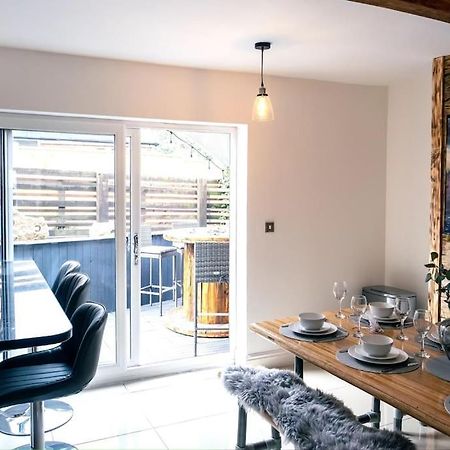 4 Bedroom - Sleep 9 Home In Cheadle Staffordshire - Alton Towers Polar Express Dimmingsdale Peak District Trentham Gardens Water World Экстерьер фото