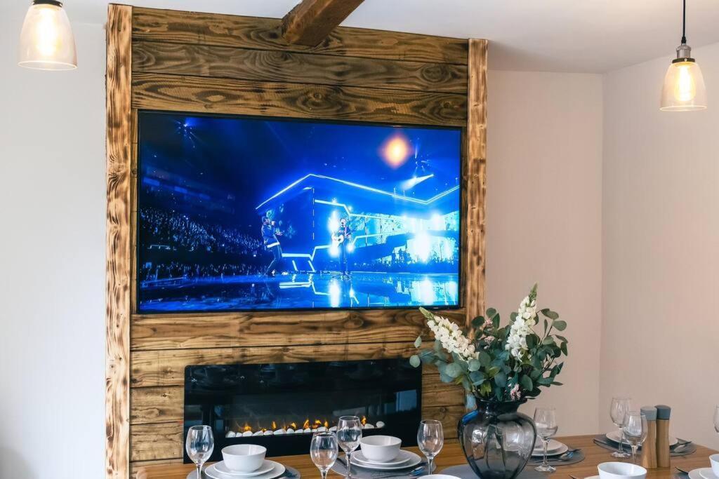 4 Bedroom - Sleep 9 Home In Cheadle Staffordshire - Alton Towers Polar Express Dimmingsdale Peak District Trentham Gardens Water World Экстерьер фото