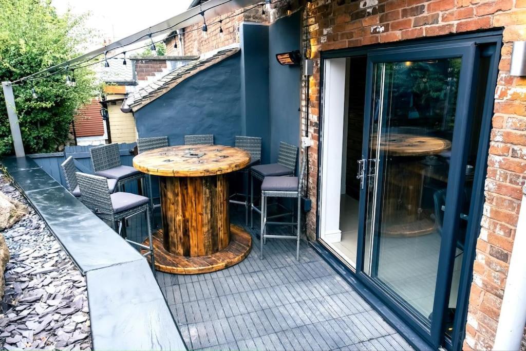 4 Bedroom - Sleep 9 Home In Cheadle Staffordshire - Alton Towers Polar Express Dimmingsdale Peak District Trentham Gardens Water World Экстерьер фото