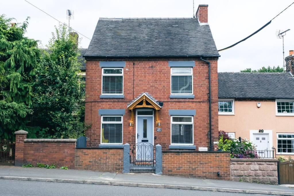 4 Bedroom - Sleep 9 Home In Cheadle Staffordshire - Alton Towers Polar Express Dimmingsdale Peak District Trentham Gardens Water World Экстерьер фото