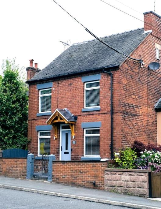 4 Bedroom - Sleep 9 Home In Cheadle Staffordshire - Alton Towers Polar Express Dimmingsdale Peak District Trentham Gardens Water World Экстерьер фото